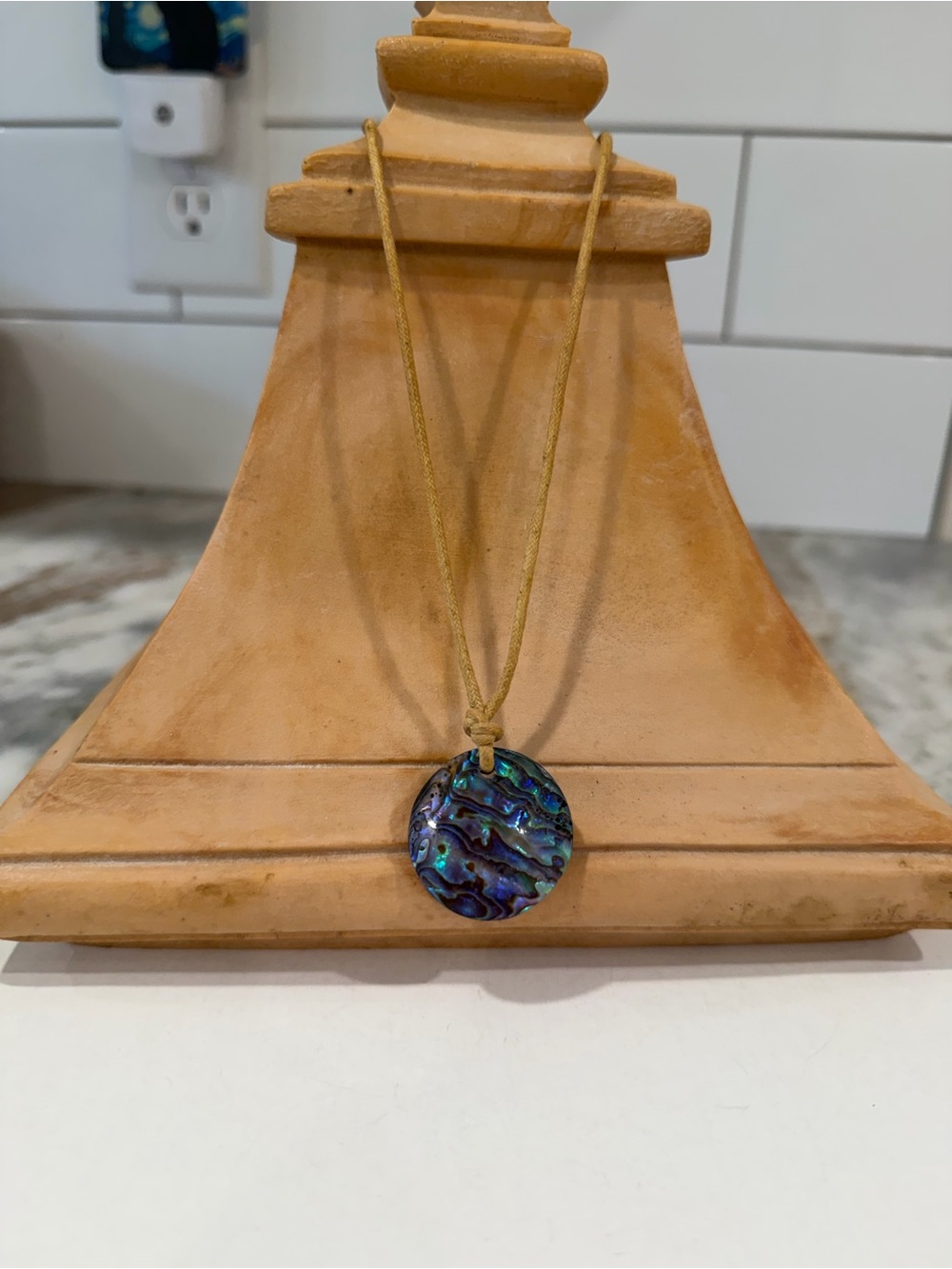 Abalone Shell Round Pendant Necklace in Iridescent Blue-Green